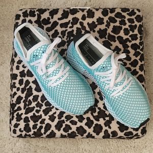 ADIDAS Deerupt Running or Casual Sneakers